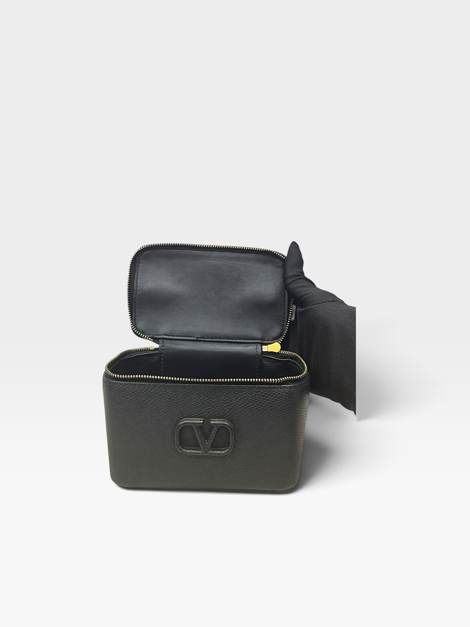 Pre-Owned VALENTINO Garavani VLogo Signature Mini Vanity Bag / Product Code: 100706