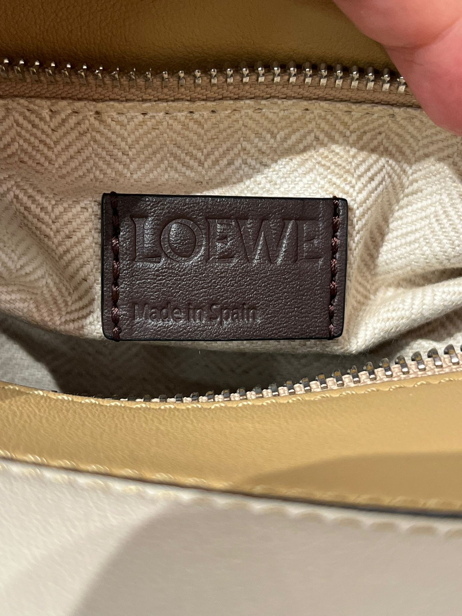 Loewe puzzle small calfskin  100%Authentic ,95%new  ✅ booklet ✅dust bag