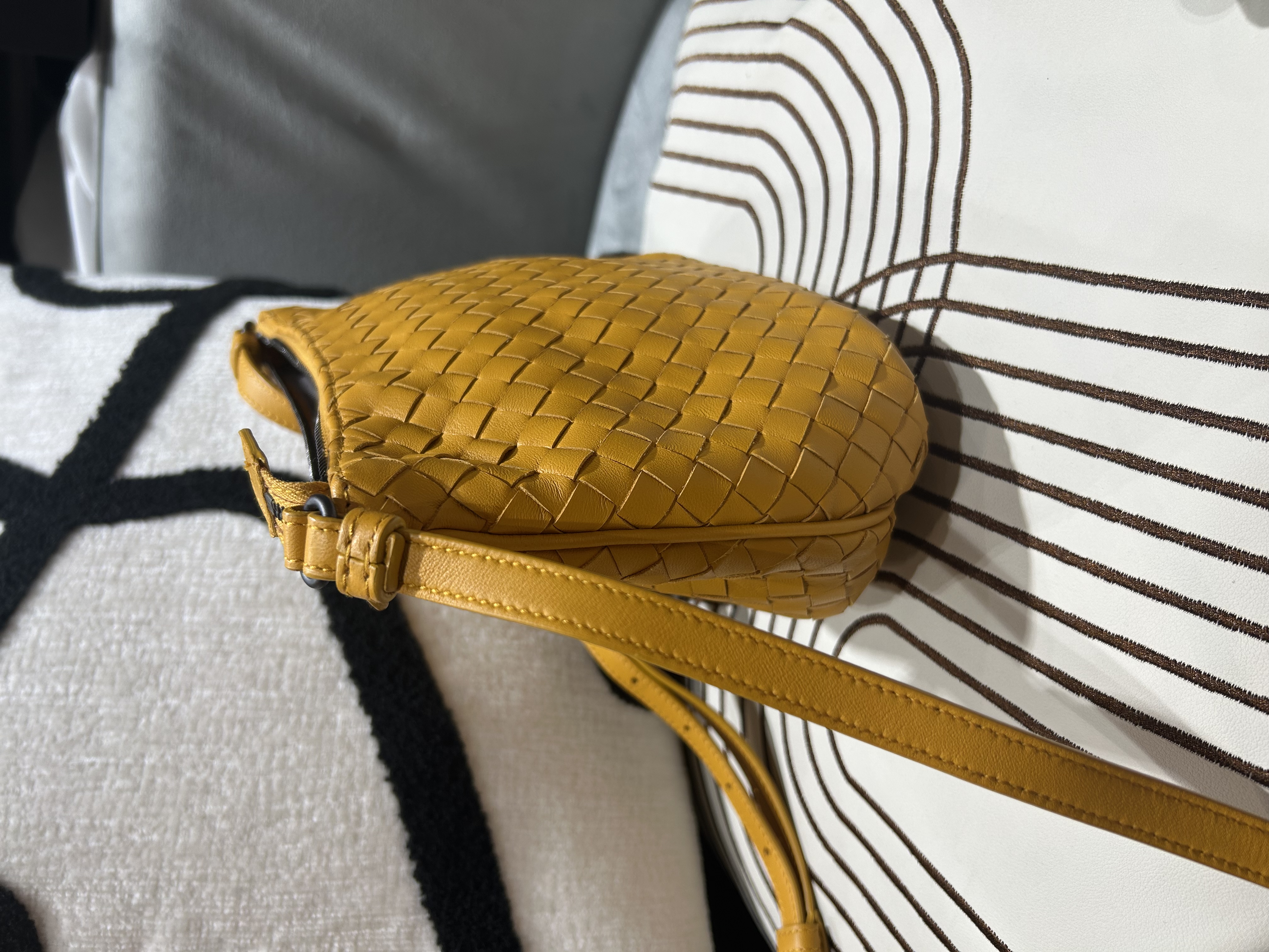 Bottega Veneta BV Intreccio Crossbody Bag  100%Authentic ,98%new 