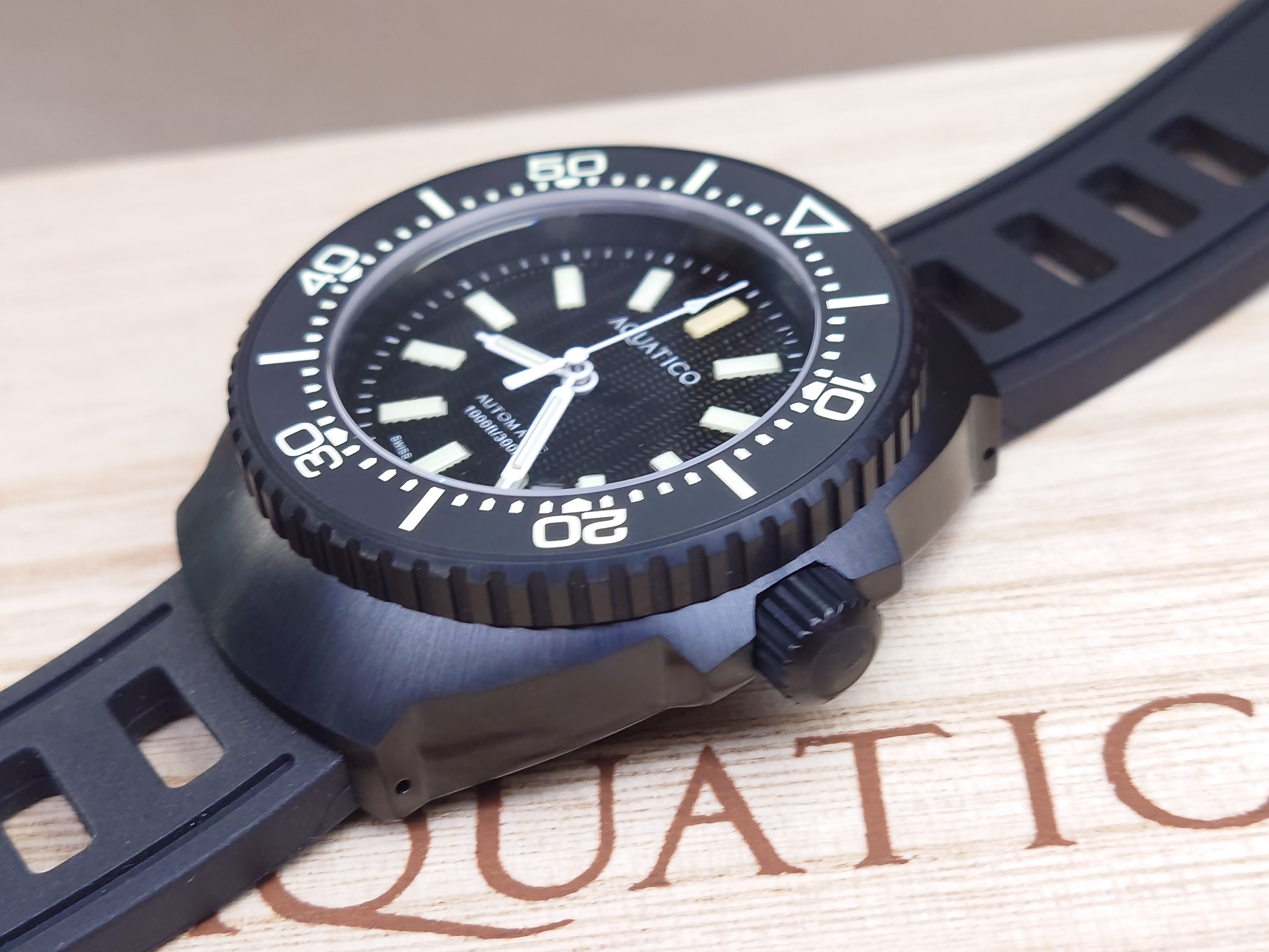 Aquatico T100+DLC Super Marine Titanium Tritium 5 級鈦合金超級夜光機械錶