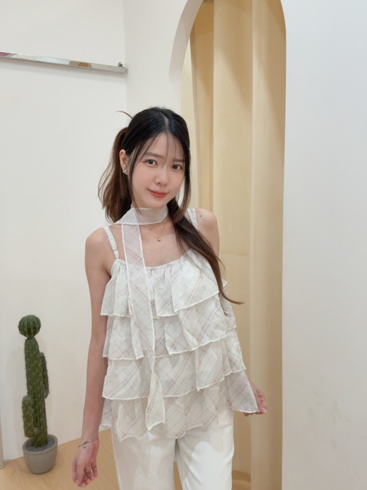 韩系少女风格纹荷叶边吊带上衣 R3200