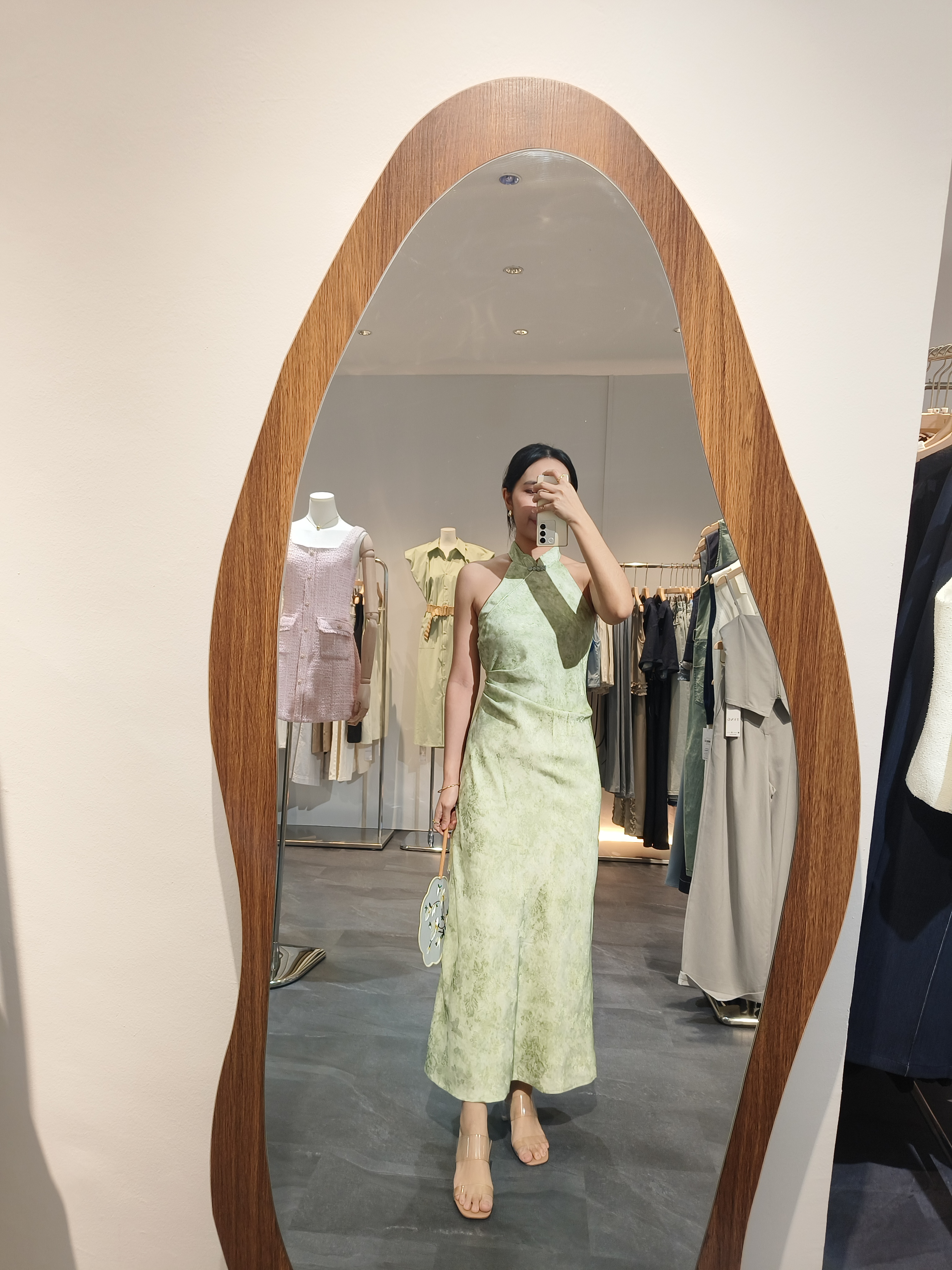 绿色新中式挂脖收腰长裙