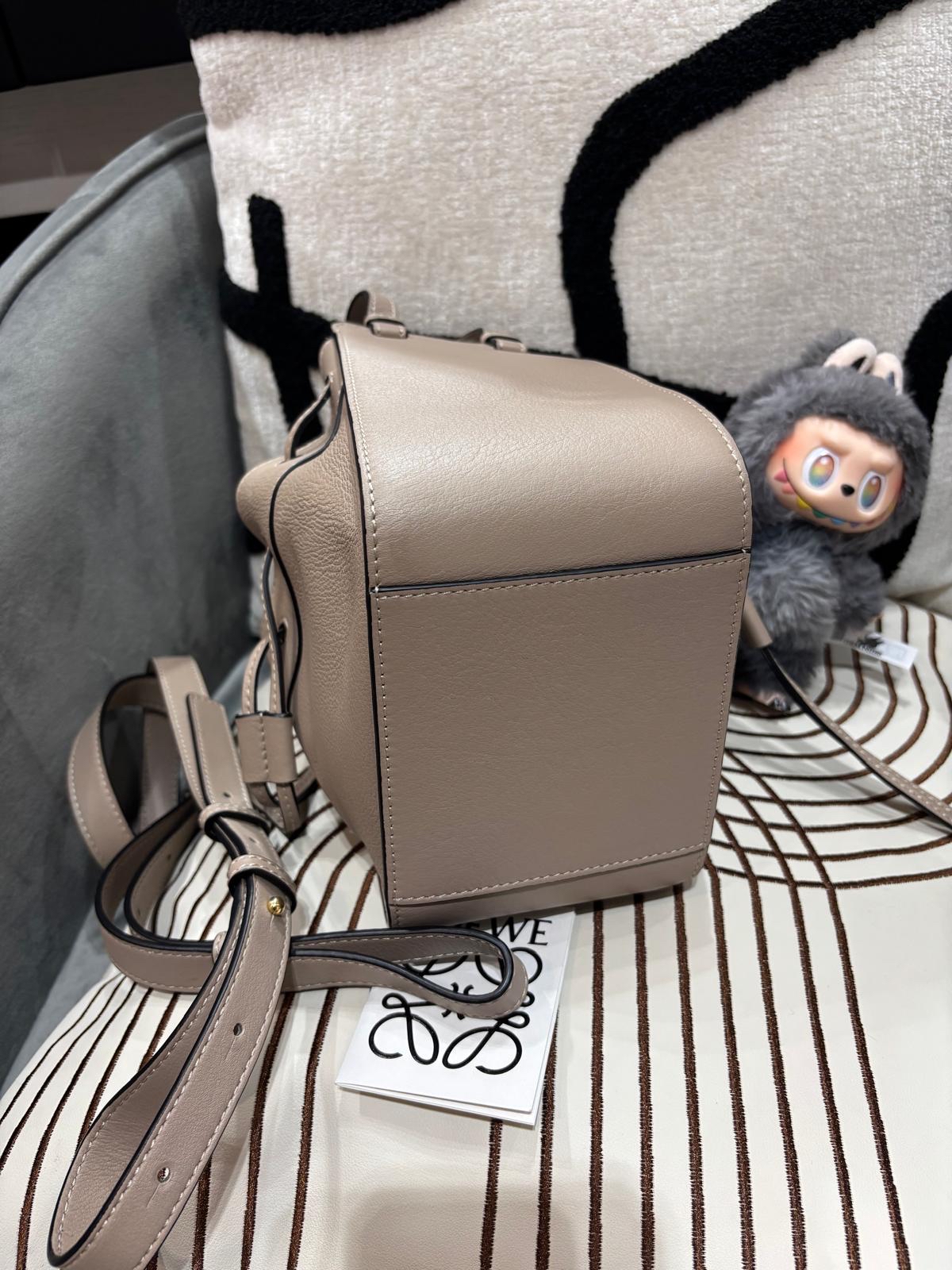 Loewe Mini Hammock Sand Crossbody Bag 100%Authentic, 98%New ✅Dust bag