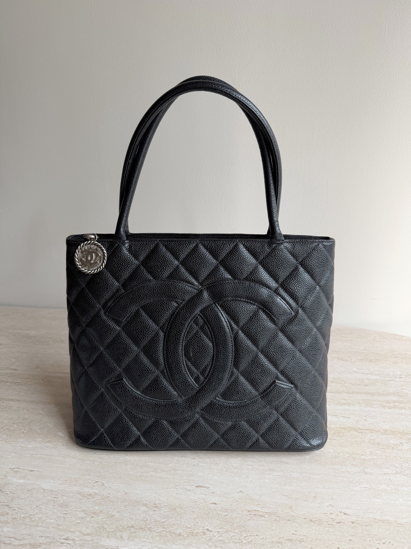 【預訂貨品】Chanel黑銀tote bag