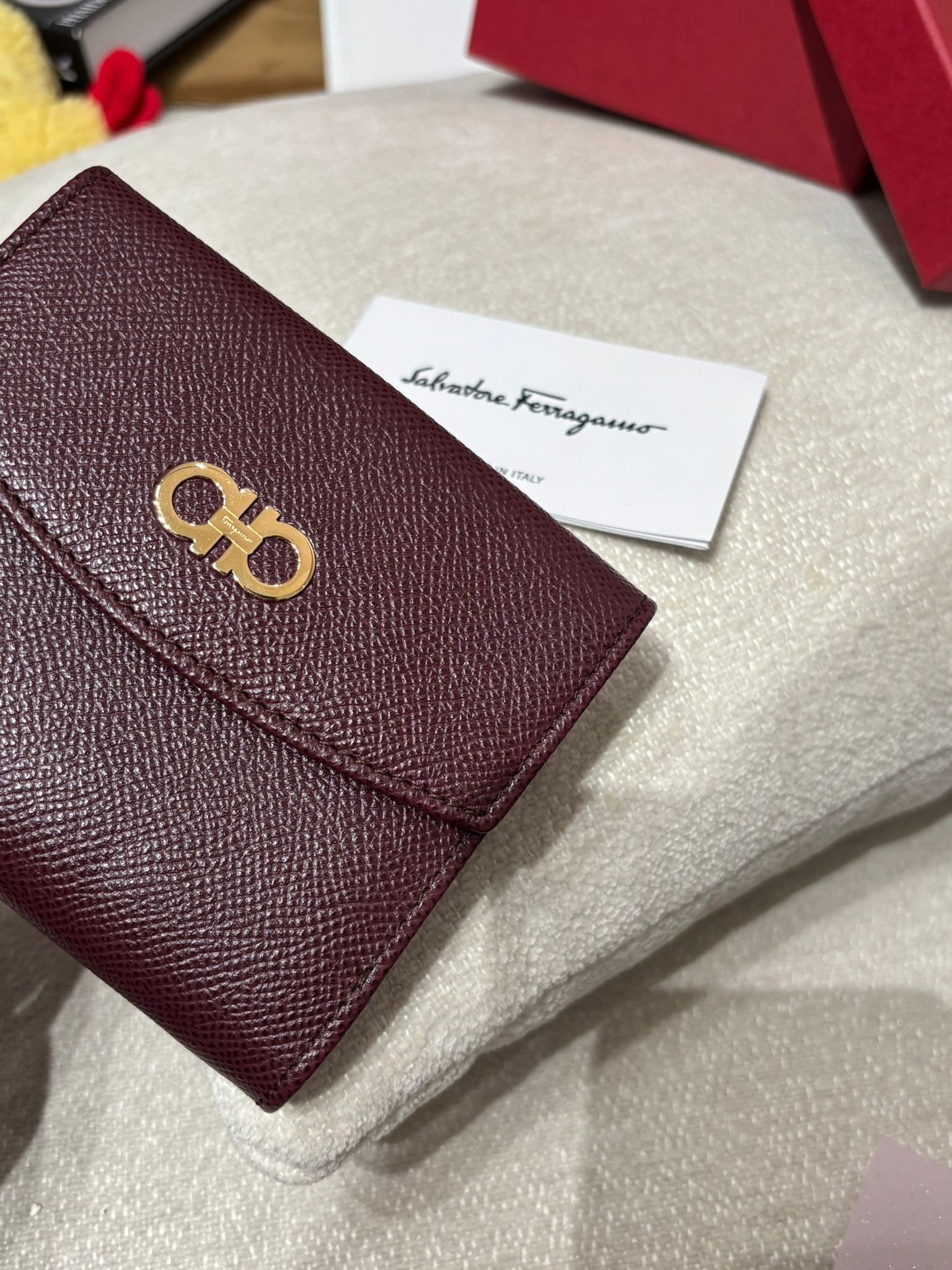 Salvatore Ferragamo campact wallet  100%Authentic,全新 ✅nfc ,booklet✅box