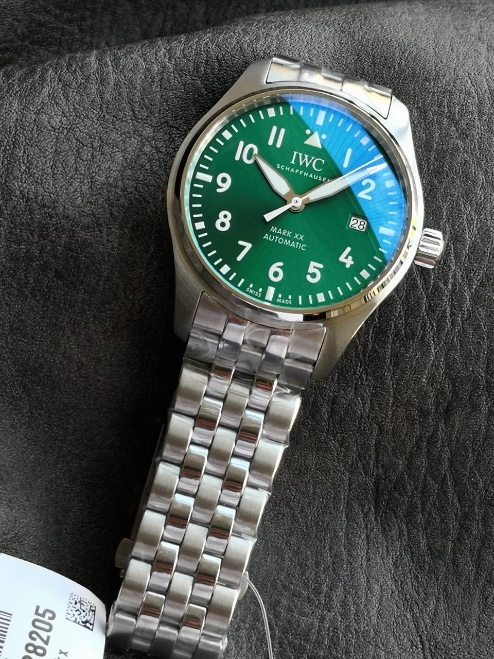 IWC万国表飞行员系列IW328206腕表，精钢表壳表链，绿色表盘，搭载2892型自动机械机芯，40毫米。