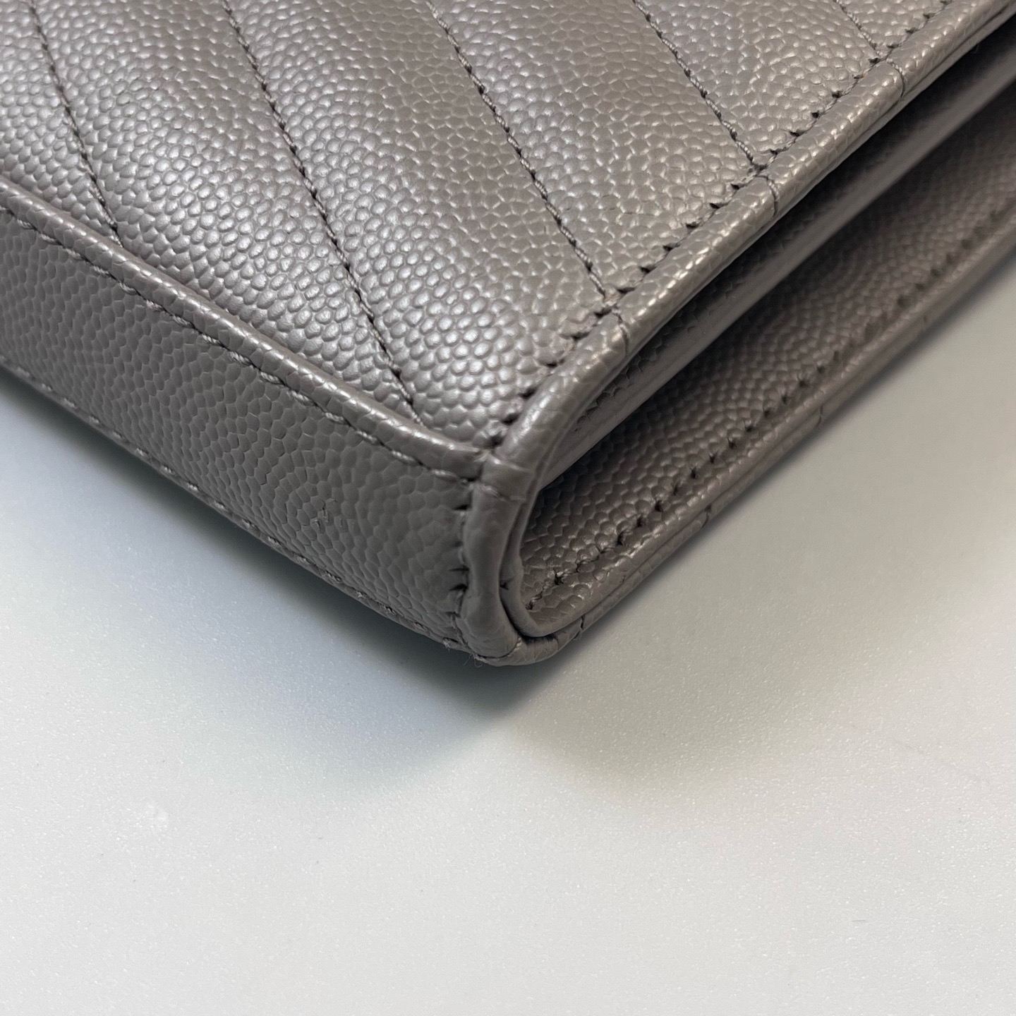 【預訂貨品】YSL大象灰魚子醬皮信封包