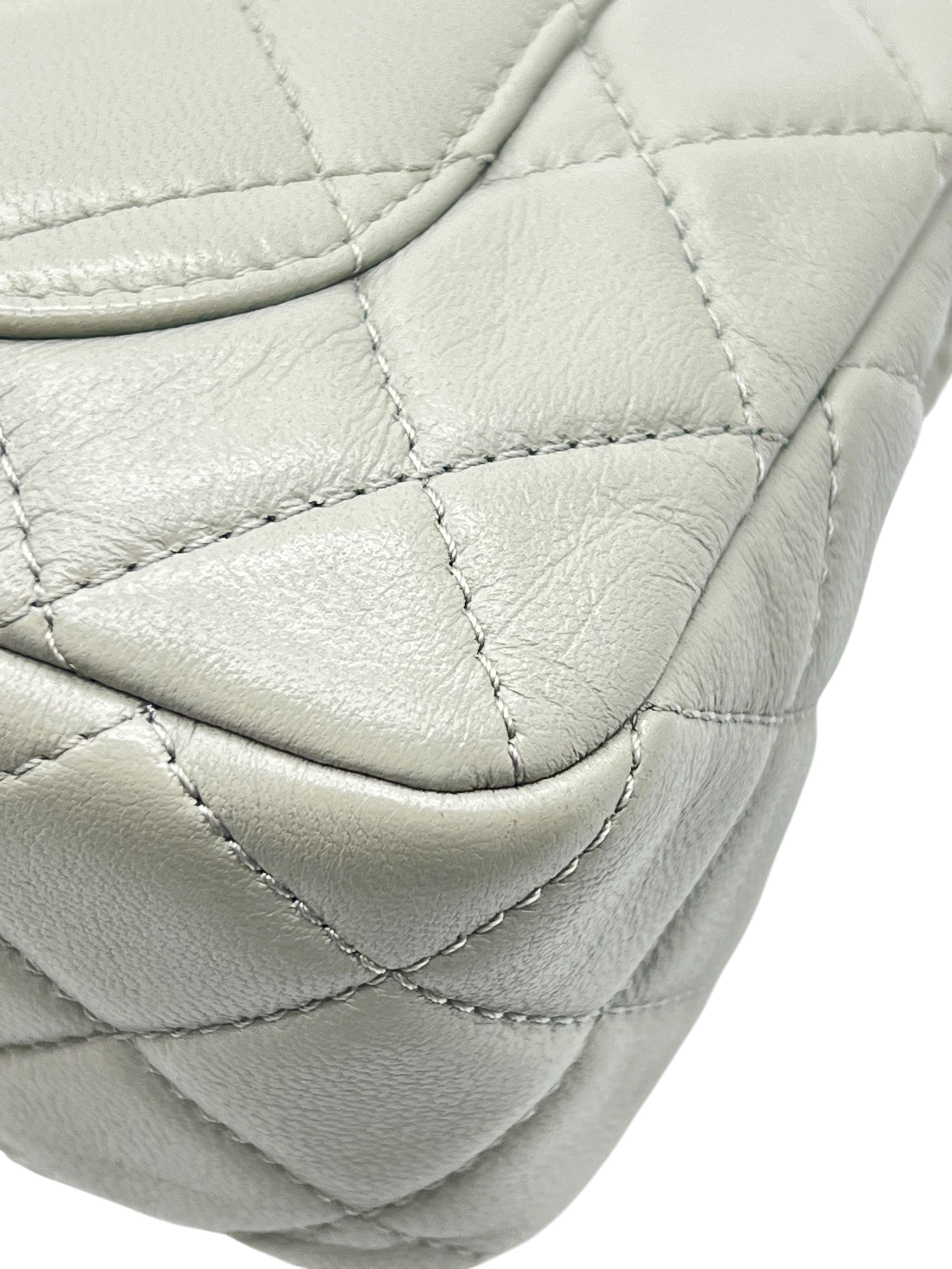 Pre-Owned CHANEL Mini Flap Bag / Product Code: 26052807