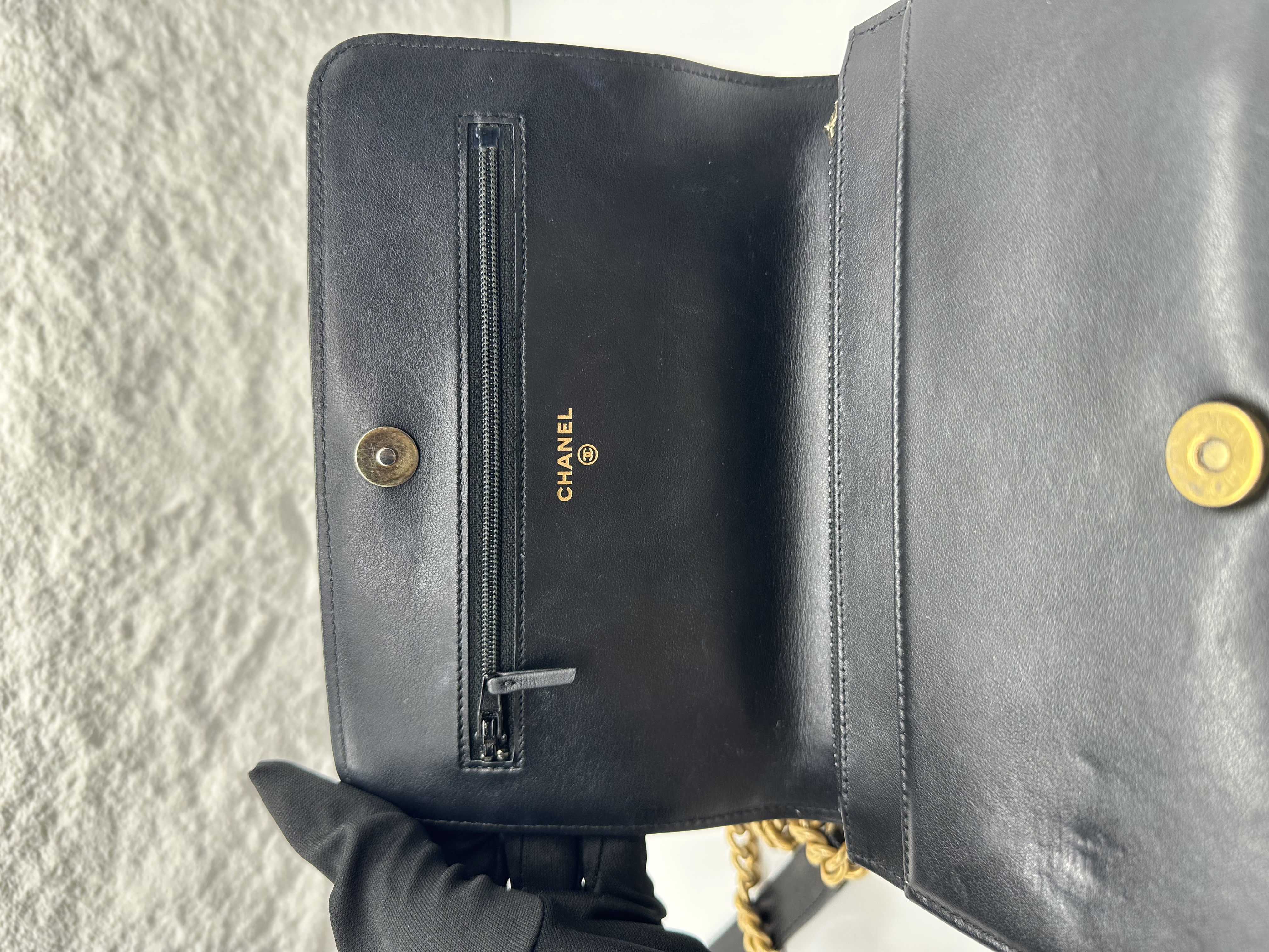 Pre-owned CHANEL Caviar Boy Wallet On Chain