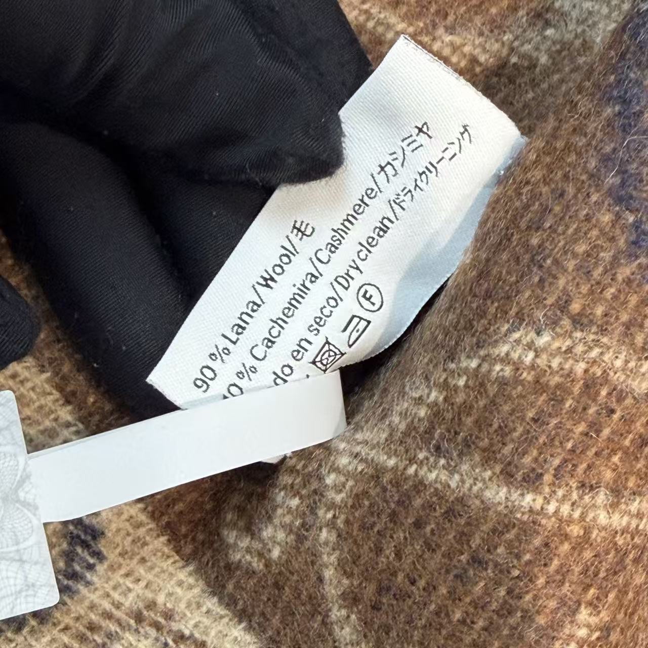 ‼️Loewe經典老花頸巾 Loewe啡色系頸巾