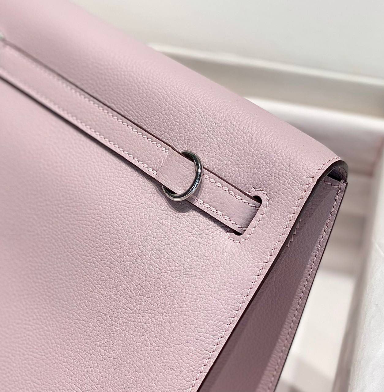 『梦幻粉·银』 ‘’Kᴇʟʟʏ ᴅᴀɴsᴇ • Evercolor 🎀 时尚圈就是一个圆！ 最厉害的就是六种背法： 斜背、侧背、肩背、腰包、背包、手包 集美们一定要安排起来‼️ 22Cm