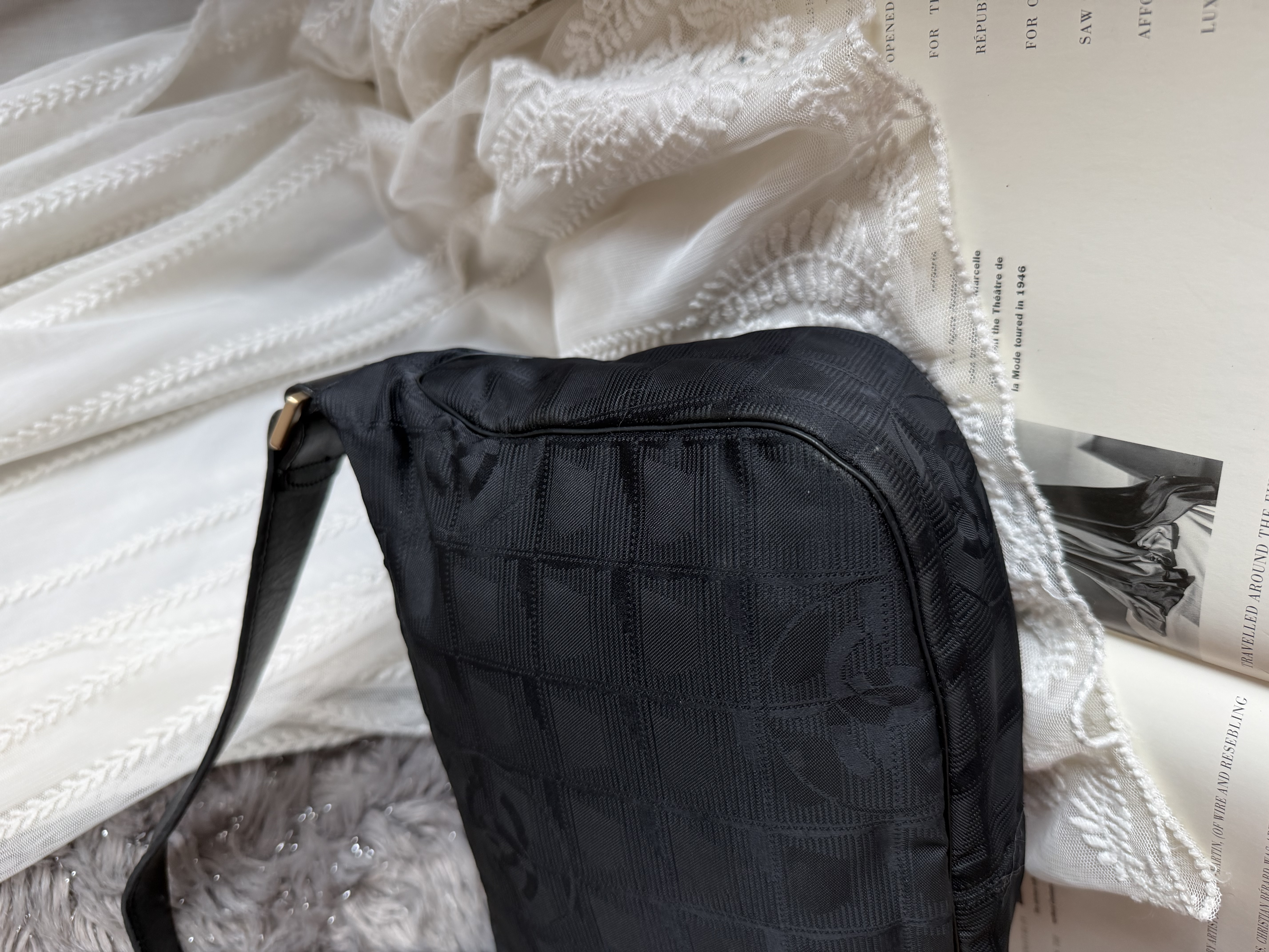 vintage chanel black jacqurd shoulder bag / pochette 