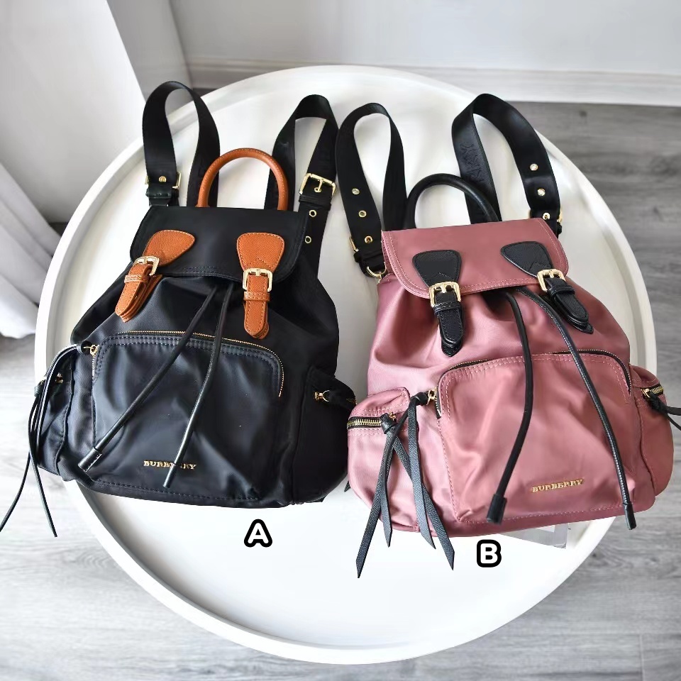 Burberry 經典款鏈條背囊