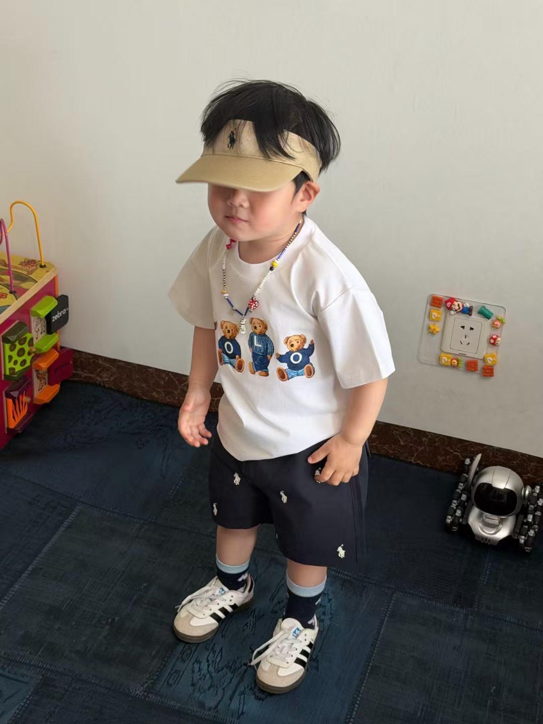 2件起各減$ 10。POLO 刺繡小熊印花短袖親子款