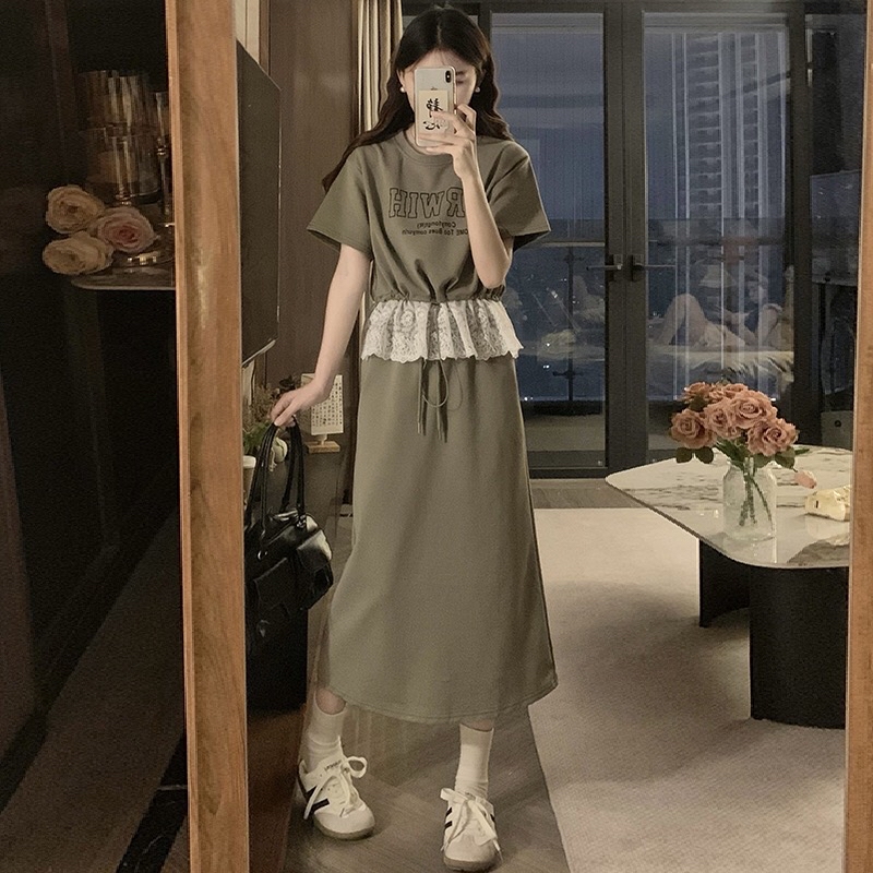 B284(16711+16712) 美式时尚字母短袖拼接下摆蕾丝荷叶上衣与长裙黑绿套装