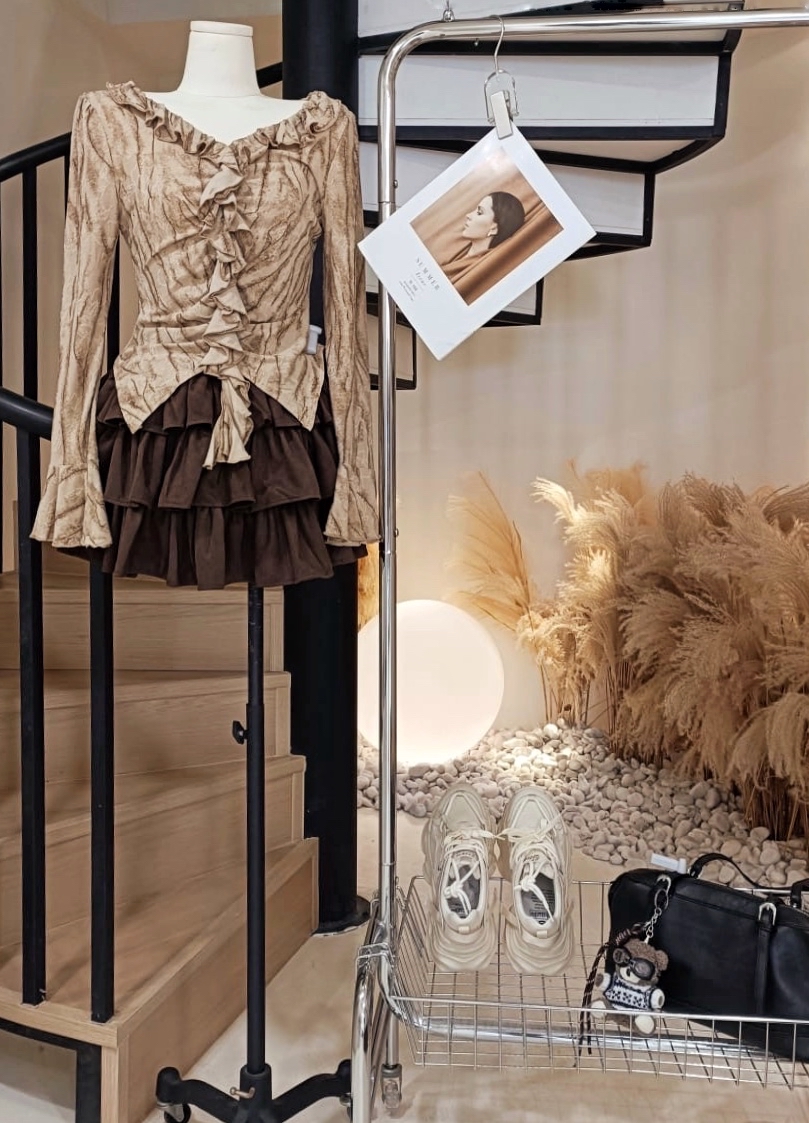 1911上衣+蛋糕短裙