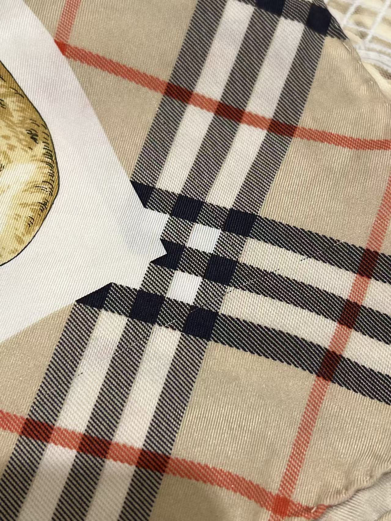 Burberrys 100% Silk 絲巾