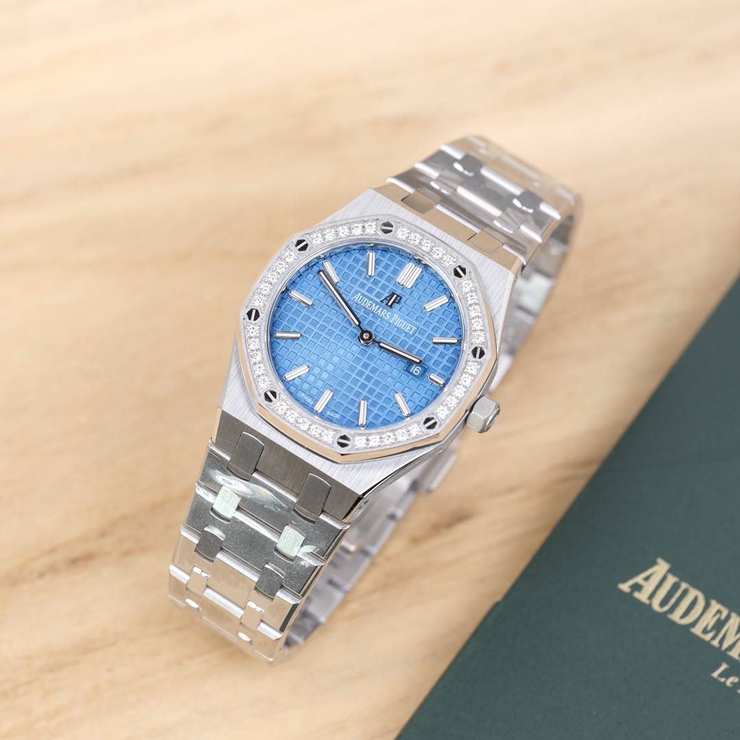 爱彼皇家橡树系列女士腕表 33mm 蓝色格纹表盘 镶钻表圈