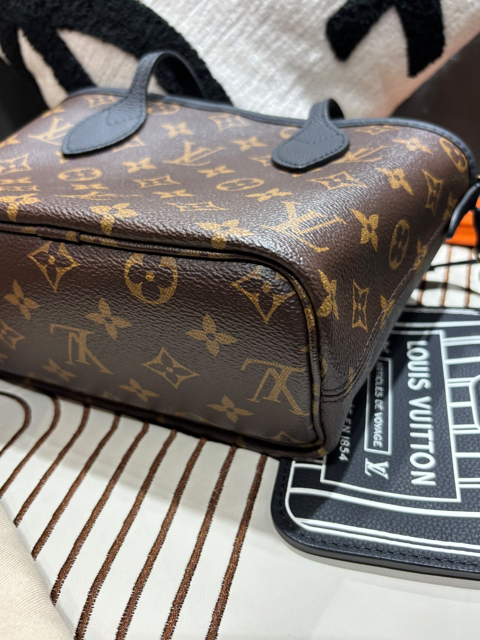 LV Neverfull Inside out bb leather100%Authentic, 99%New ✅pouch ✅Dust bag✅Box
