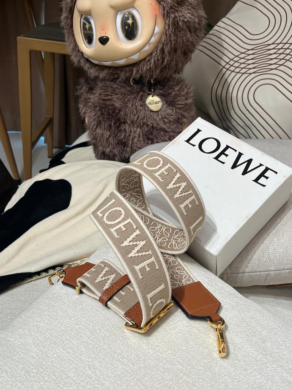 全新 Loewe strap Tan 100%Authentic ,全新Brand New  ✅Box
