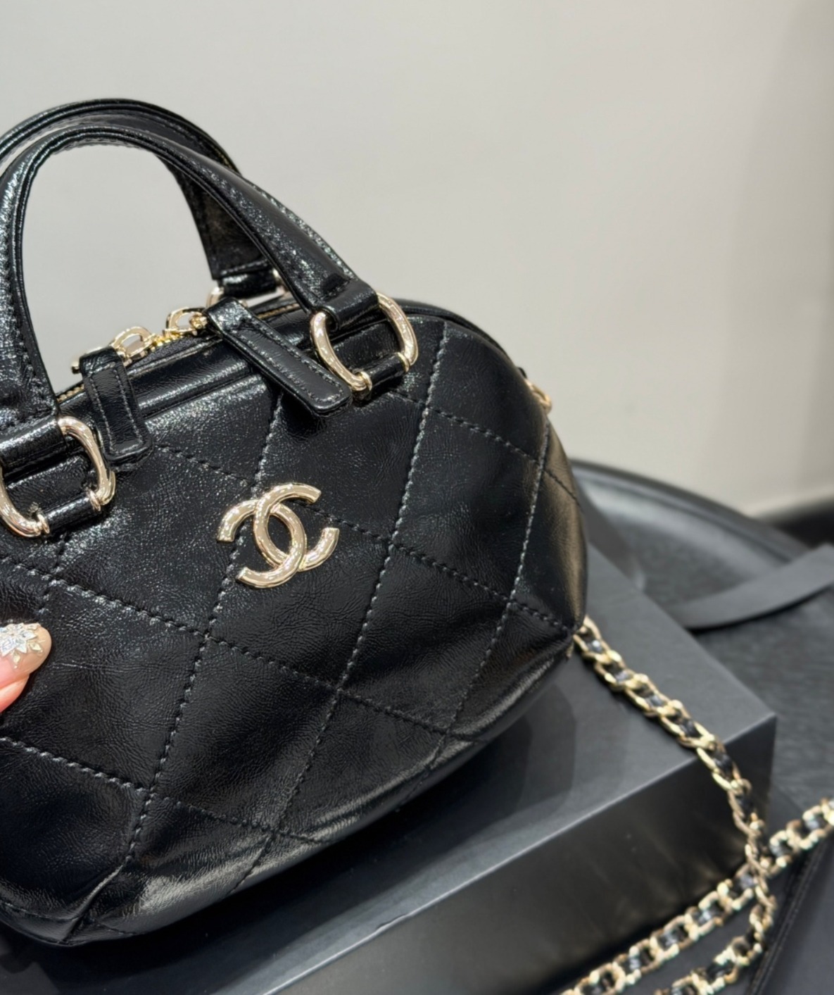 CHANEL 滑雪系列 25N 迷你保齡球包