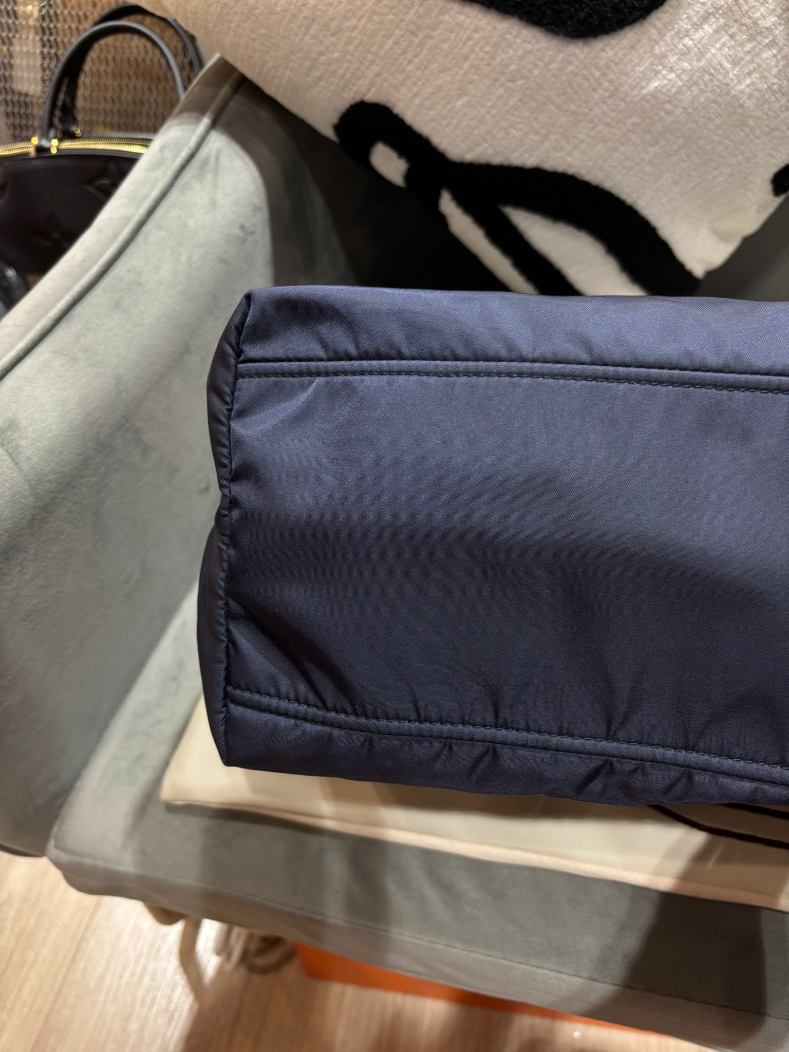 Prada Re-Nylon Tote Bag Navy 1BG052 100%Authentic, 98%New ✅NFC