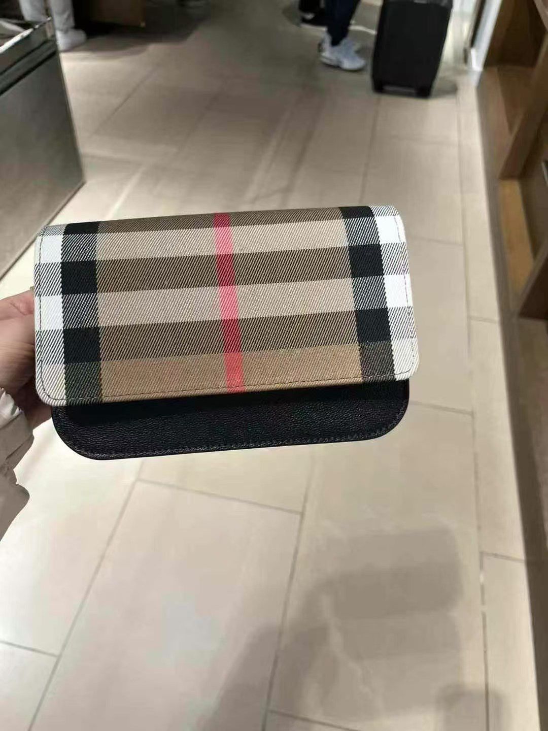 預購 Burberry🌈🌈 折扣款 小號19cm 翻蓋拼接斜咩袋 Sale Brown / black