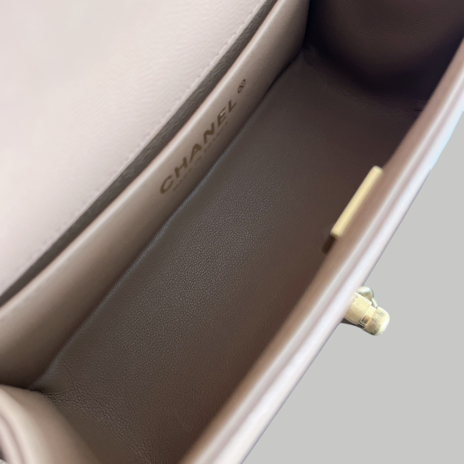 Chanel Caviar Leboy 荔枝皮奶茶金扣