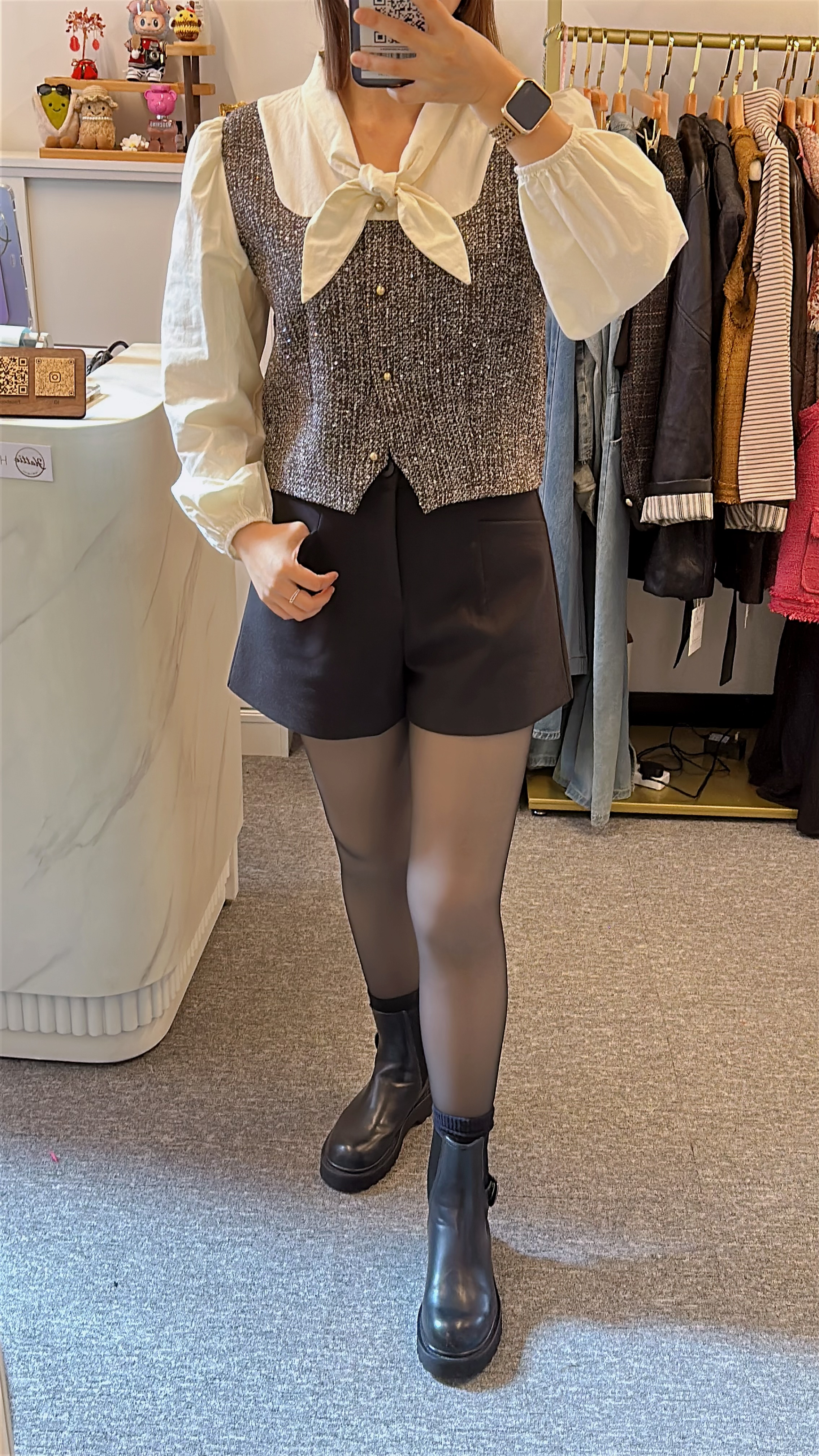 米白色／黑色假兩件V領綁帶長袖襯衫