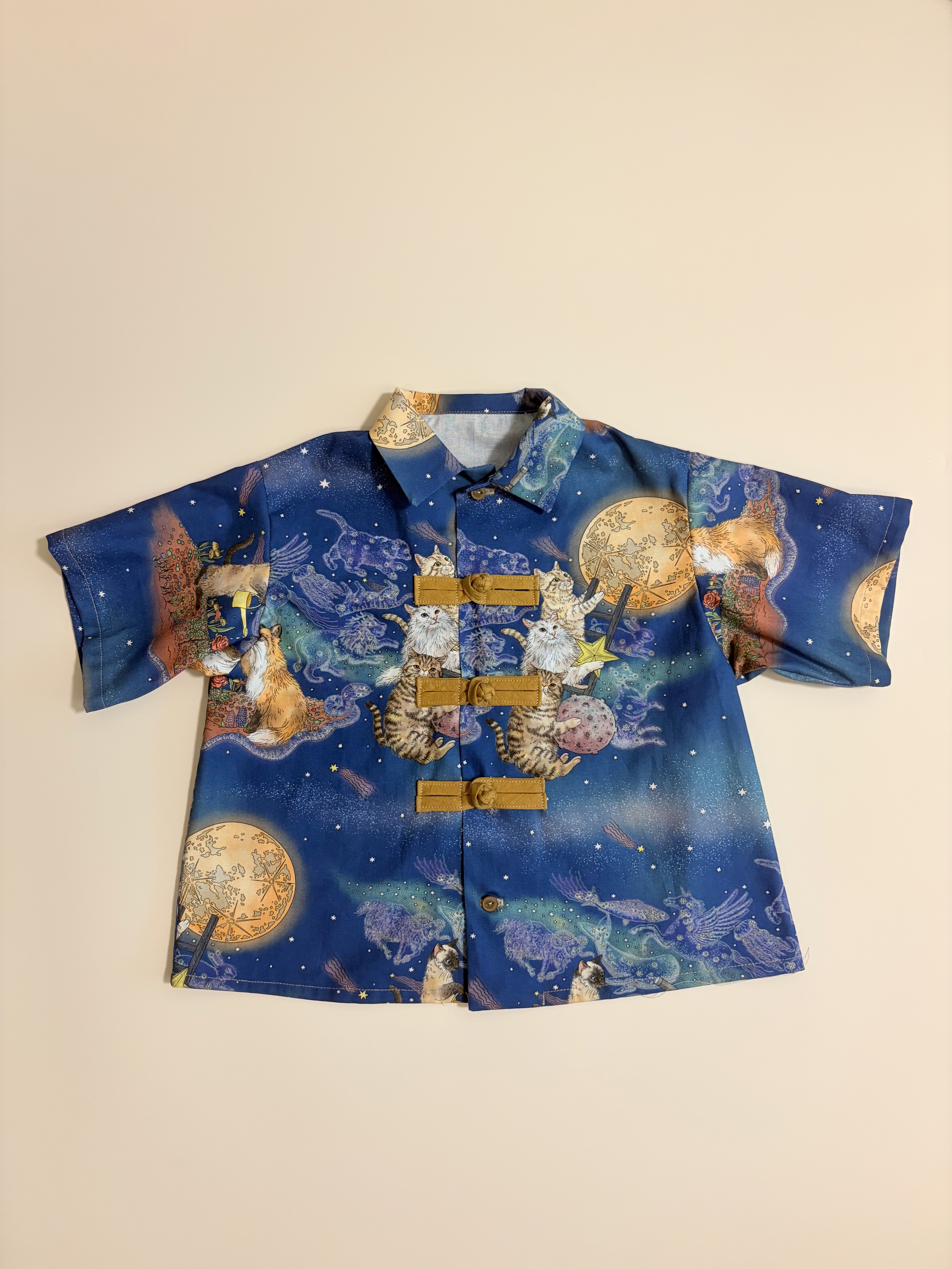 星空貓咪中式盤鈕上衣（120碼）