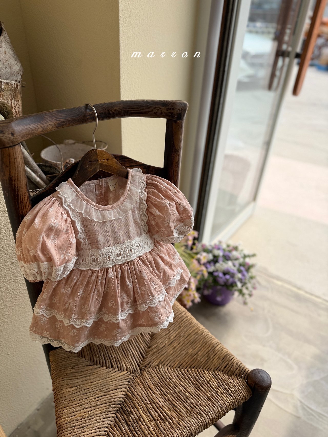 ☀️預訂 韓國直送☀️🇰🇷Marron兩色蕾絲花卉泡泡袖包屁裙