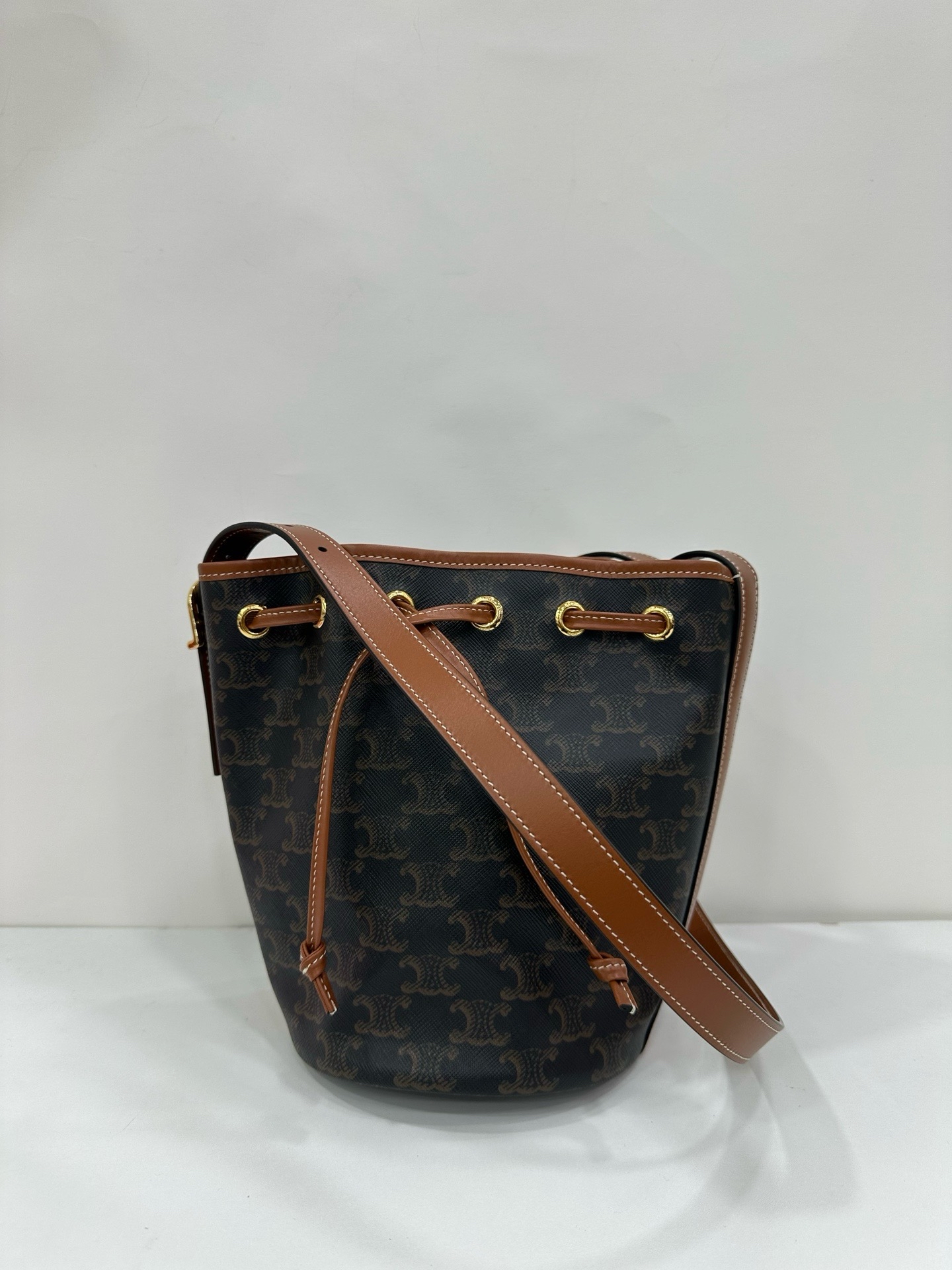 直播貨品 |  [1個-$100 2個-$300］E03