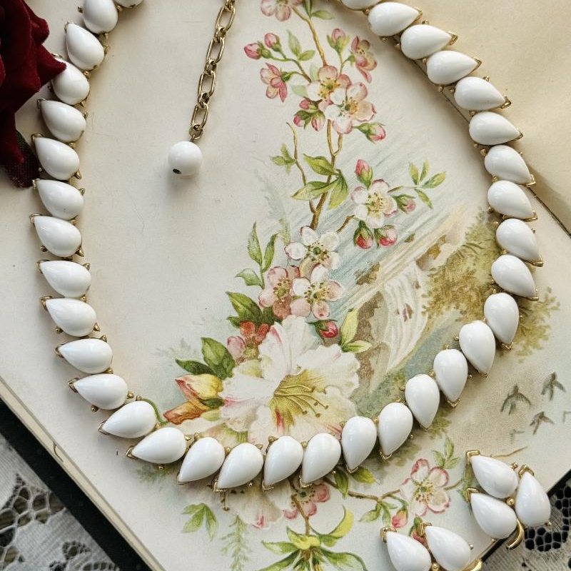 RARE! C.a. 1960s Crown Trifari Molded Milk Glass Three-Piece Jewelry Set - Necklace, Clip Earrings and Floral Brooch (MT1851)