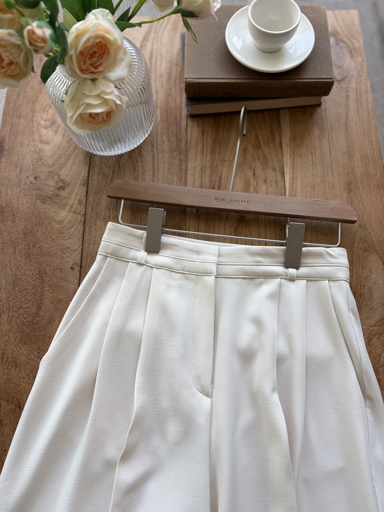 Timeless Pleated Flow Pants (Beige)