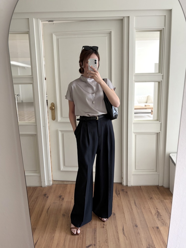 Timeless Pleated Flow Pants (Navy)