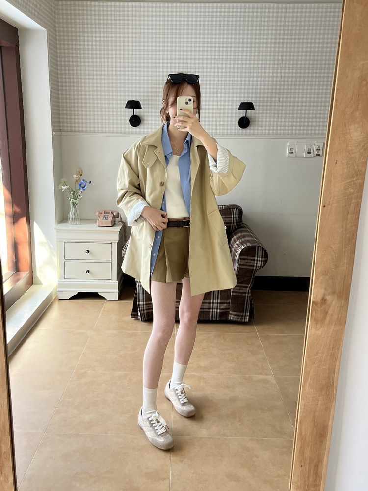 Classic Belt-Loop Shorts (Khaki)