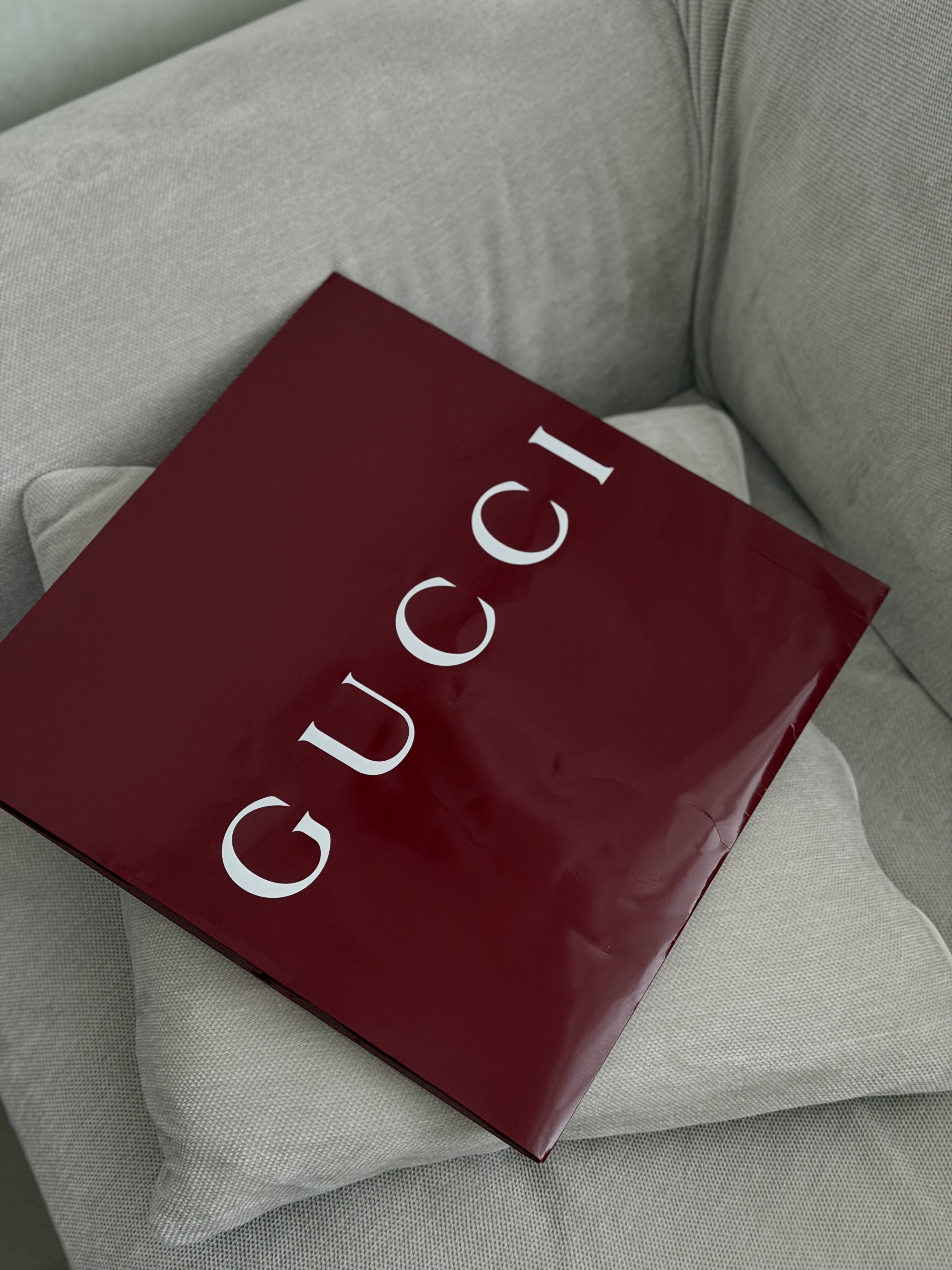 少量現貨‼️‼️GUCCI 雙面薄圍巾   70% WOOL + 30% SILK Size 45x180cm  啡