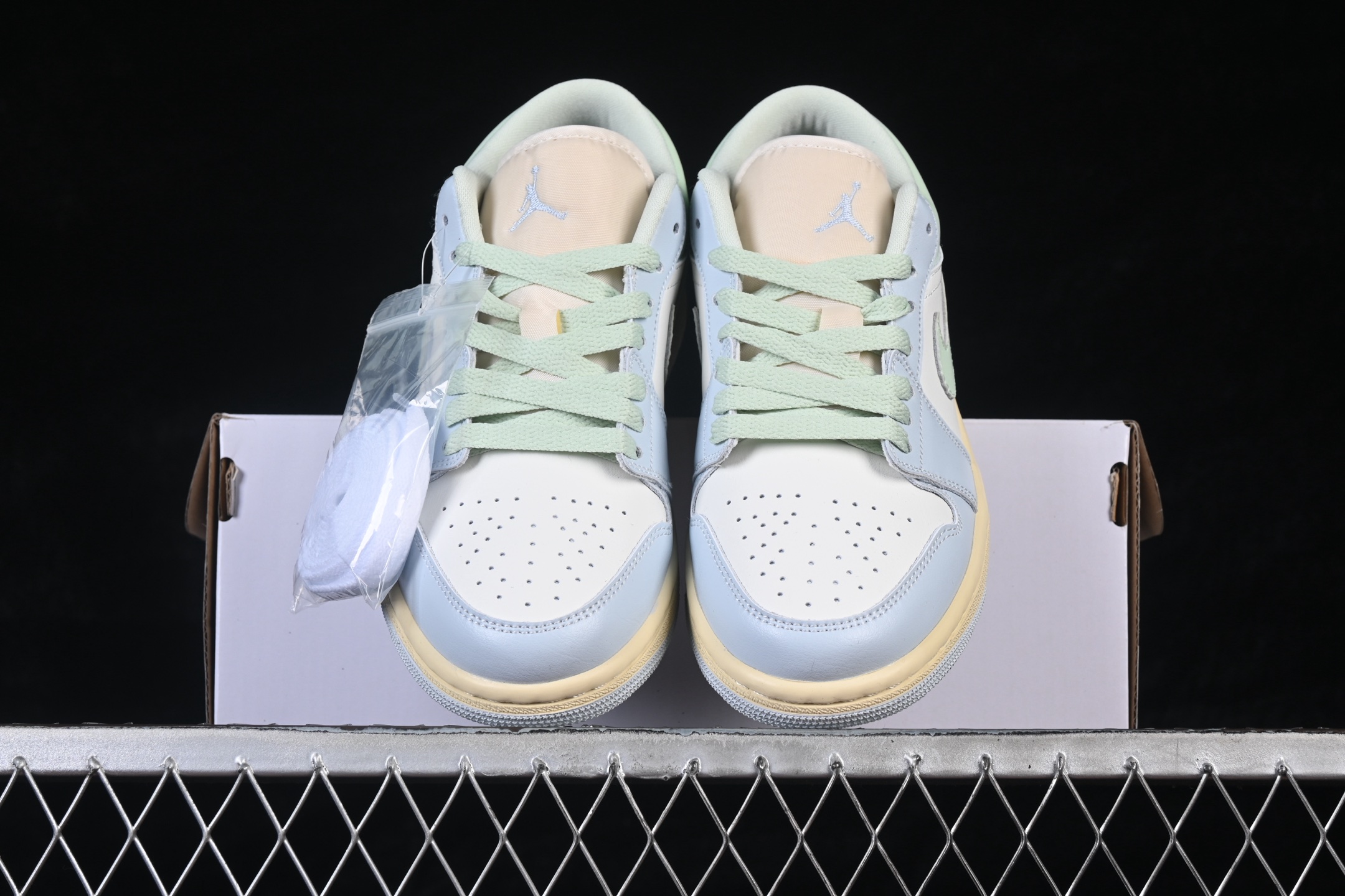 Nike Air Jordan 1 Low SE DC0774-108