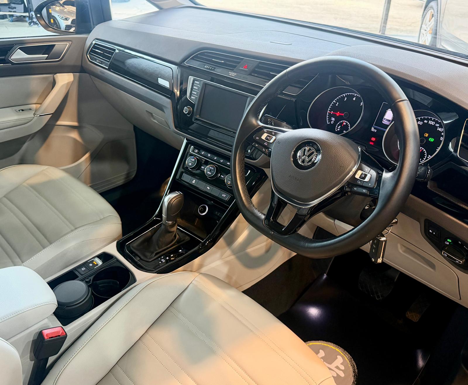 Volkswagen Touran 280 TSI Luxury 2016