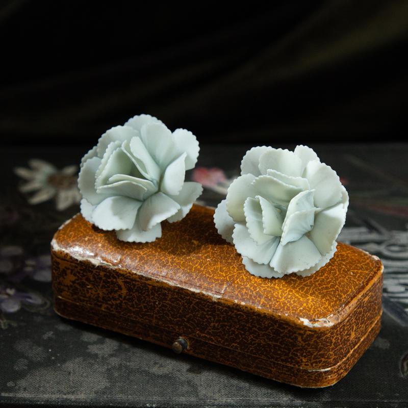 Mid-Century New Old Stock Plastic Flower stud Earrings (AC219)