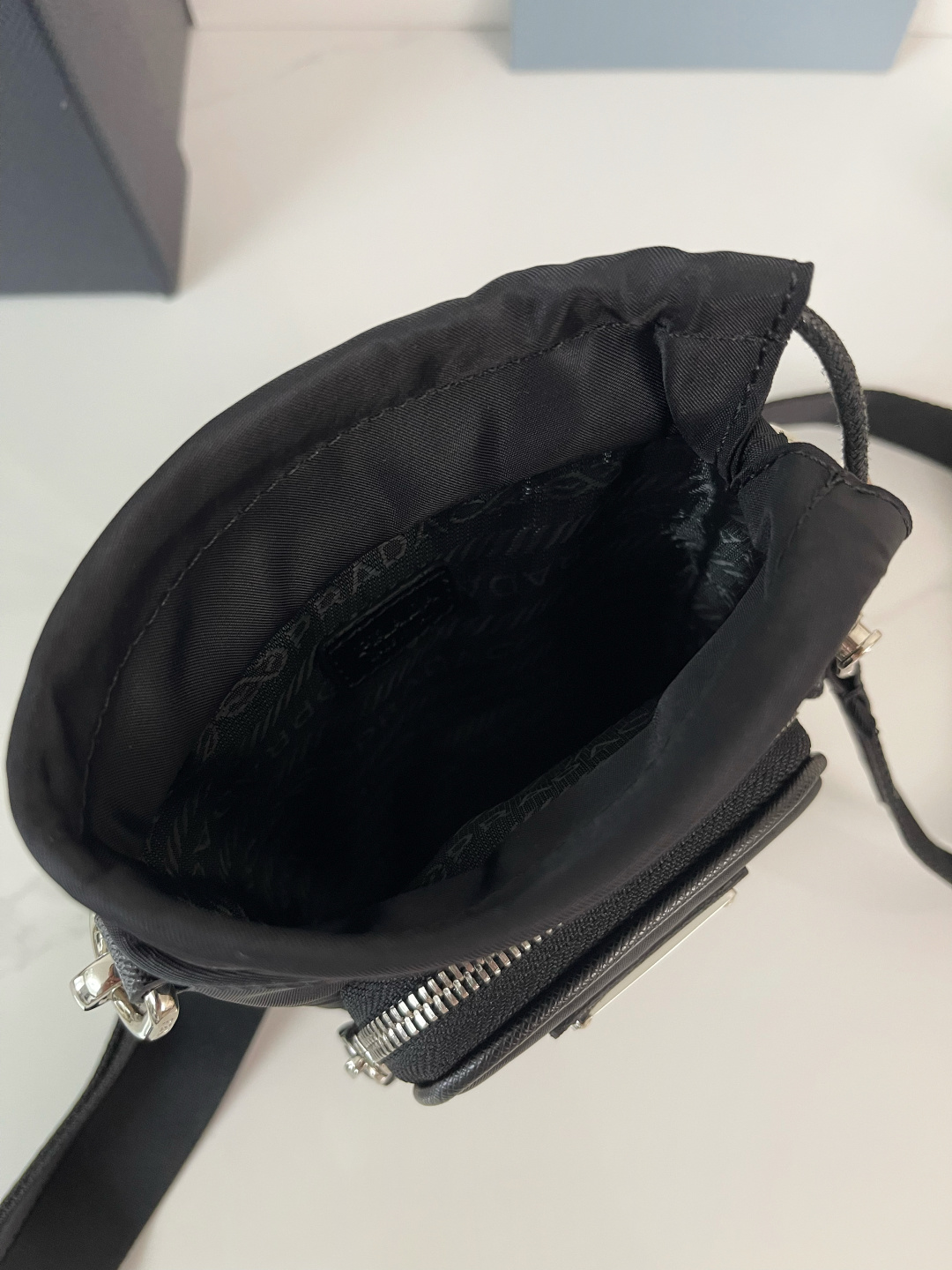 【頂級原單】PRADA Re-Nylon smartphone case 手機包