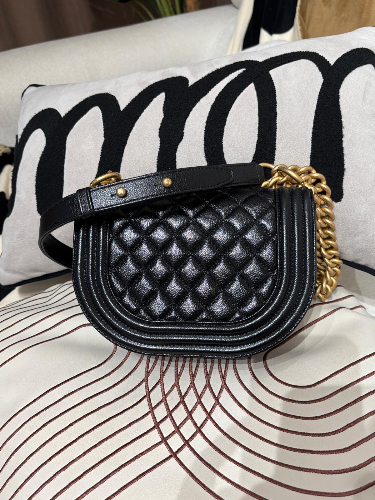 Chanel Boy Chain Shoulder Bag AS3186 黑色粒紋牛皮半圓boy 100%Authentic, 98%new ✅晶片✅防塵袋✅盒