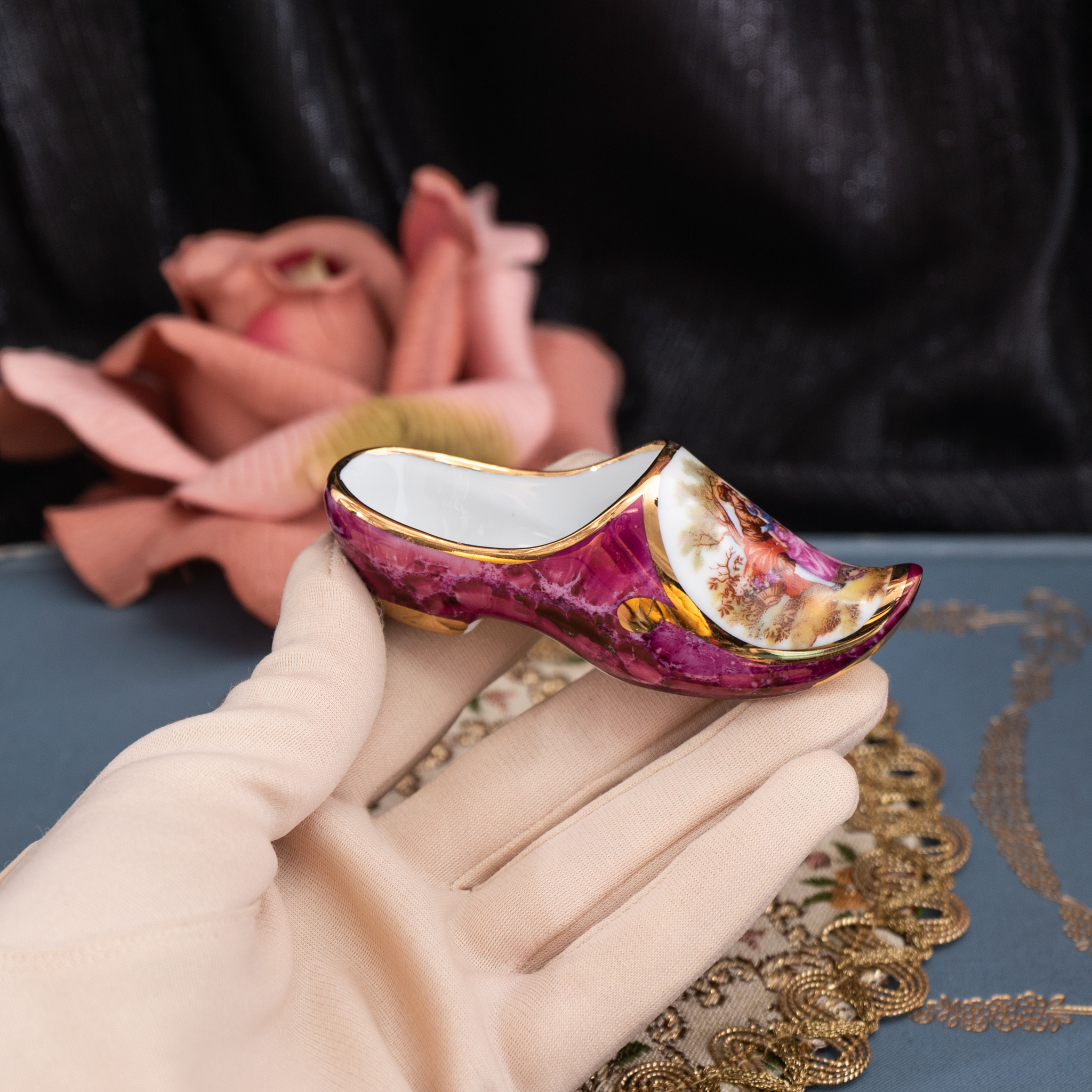 Vintage Porcelaine D'Art LIMOGES France Marble Red Courting Couple Miniature Shoe (MT1983)