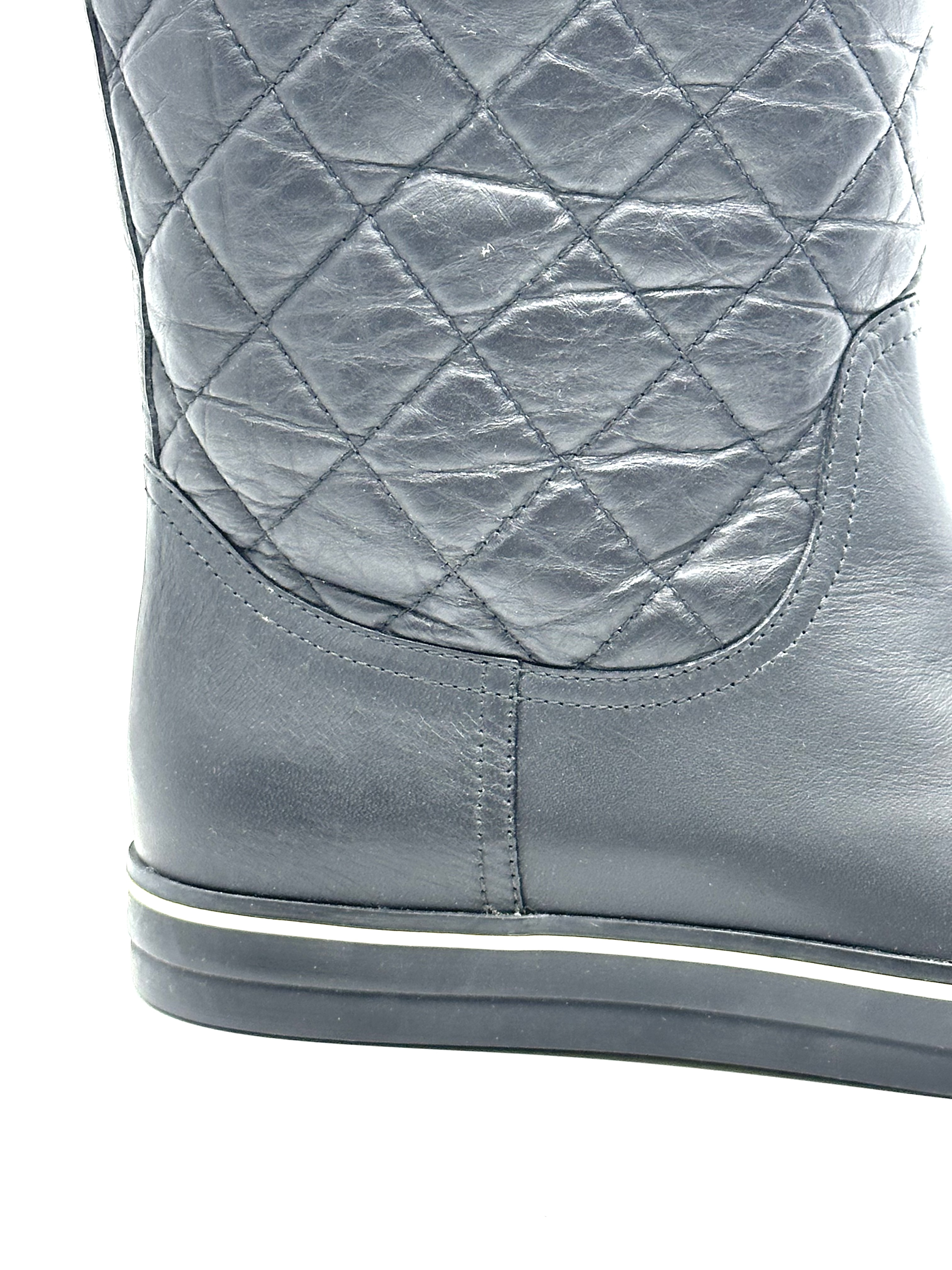 Pre-owned Chanel black quilted leather mid-calf boots / Product Code: 26040406