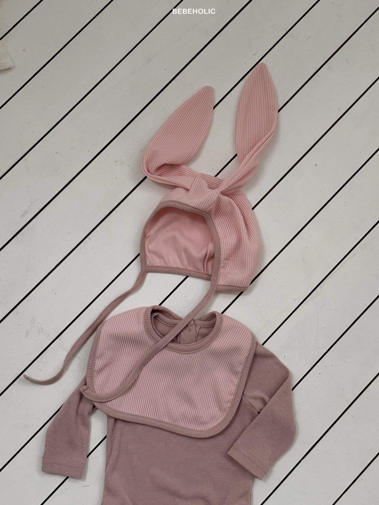 🌸預訂 韓國直送🌸🇰🇷BEBEHOLIC四色兔仔帽包屁衣圍兜三件套裝