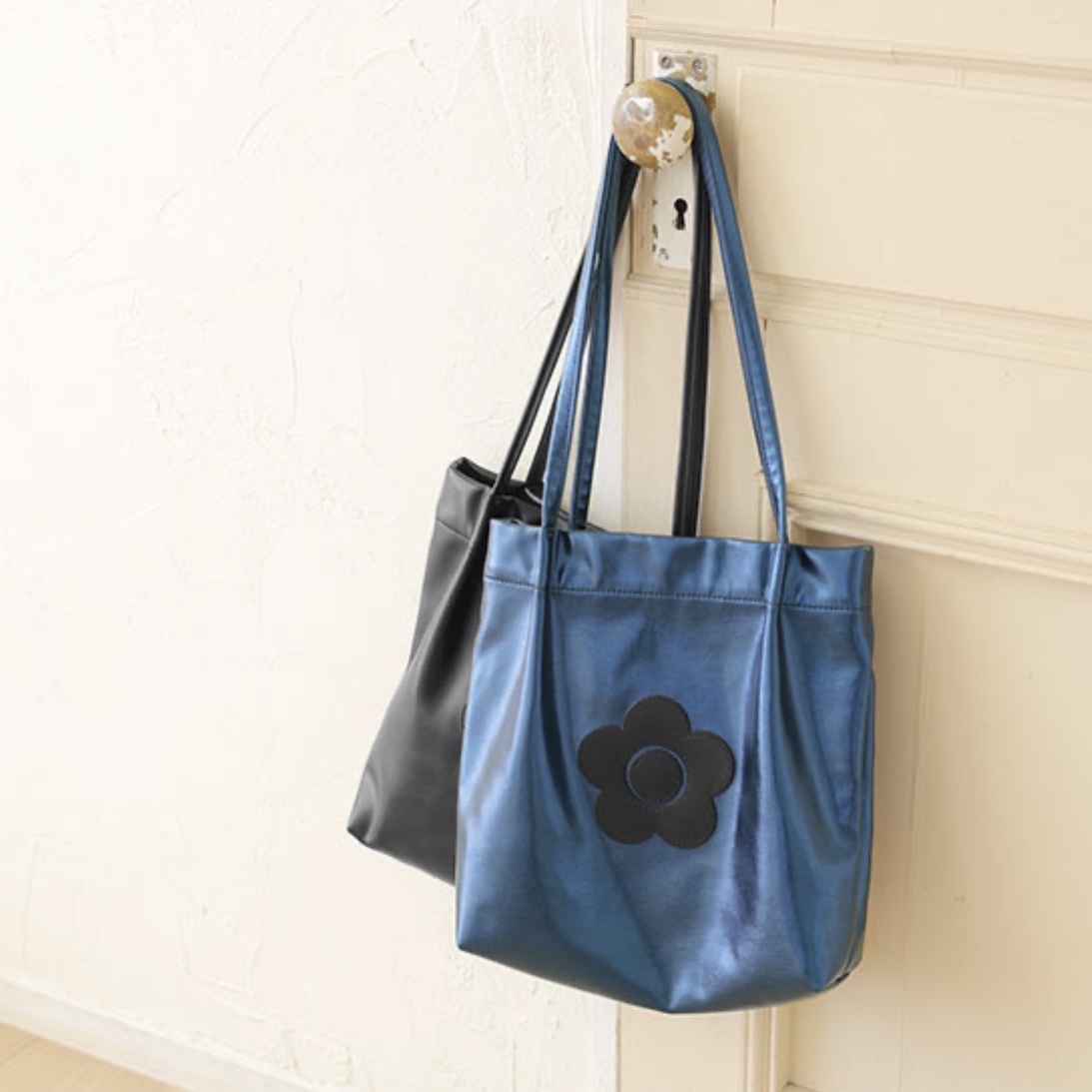 MARY QUANT Totebag 金屬質感藍