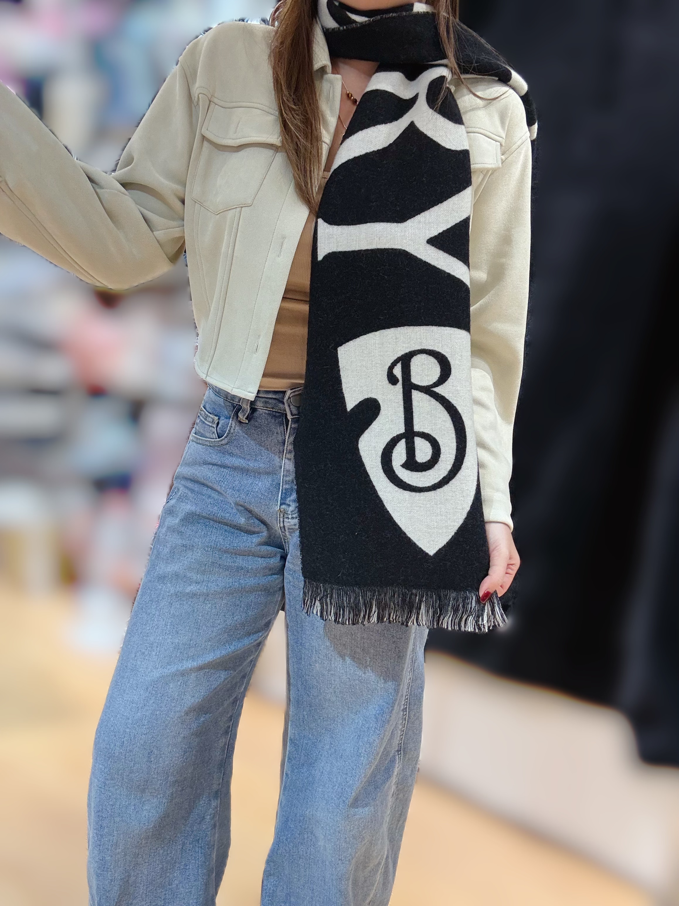 Burberry text wool scarf blk/w