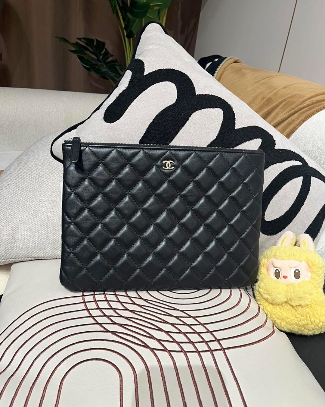 Chanel Clutch 黑色羊皮銀扣 100%Authentic, 98%New ✅收據✅22card ✅Box