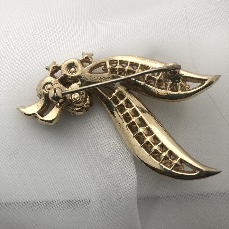 Vintage Pre-1970s Trifari Pearl Floral & Leaf Brooch (MT791)