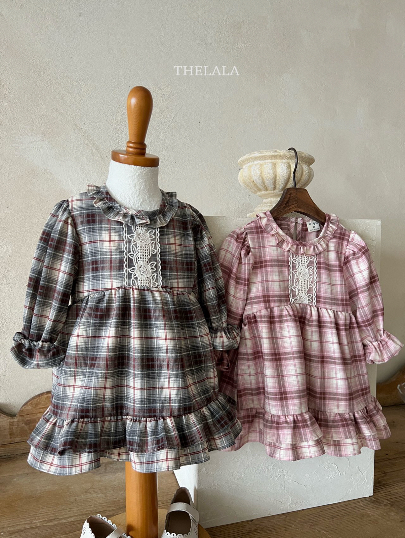 🌸預訂 韓國直送🌸🇰🇷THELALA兩色蕾絲荷葉邊格紋長袖連身裙